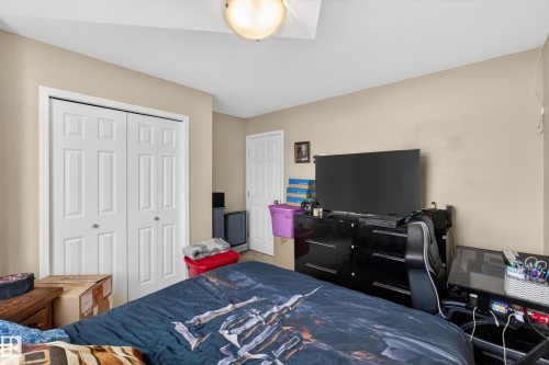 4333 Mcmullen Way Sw, Edmonton, AB - Indoor Photo Showing Bedroom