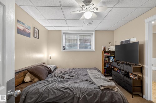 4333 Mcmullen Way Sw, Edmonton, AB - Indoor Photo Showing Bedroom