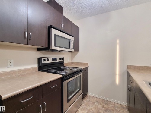 432 1180 Hyndman Road, Edmonton, AB - Indoor Photo Showing Kitchen