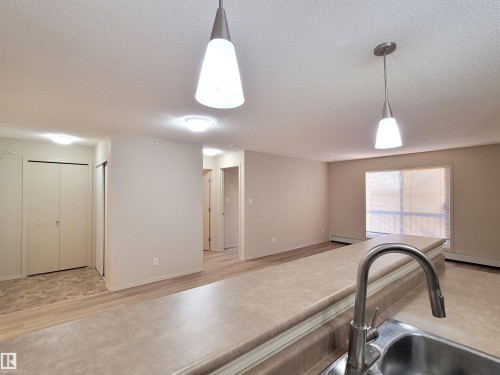 432 1180 Hyndman Road, Edmonton, AB - Indoor Photo Showing Kitchen