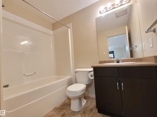 432 1180 Hyndman Road, Edmonton, AB - Indoor Photo Showing Bathroom