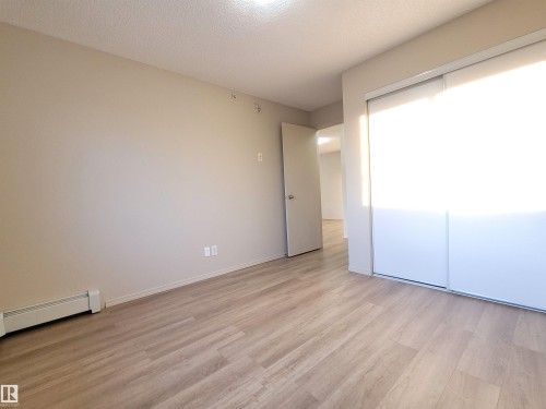 432 1180 Hyndman Road, Edmonton, AB - Indoor Photo Showing Other Room