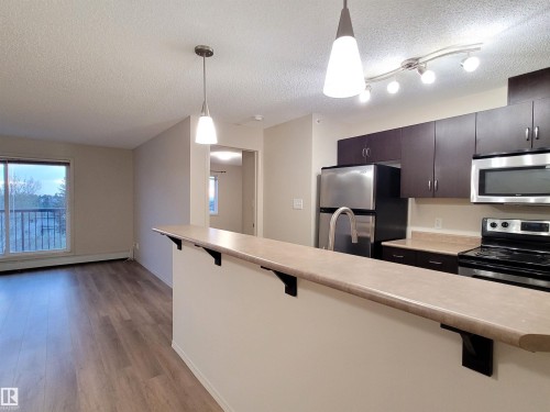 432 1180 Hyndman Road, Edmonton, AB - Indoor Photo Showing Kitchen