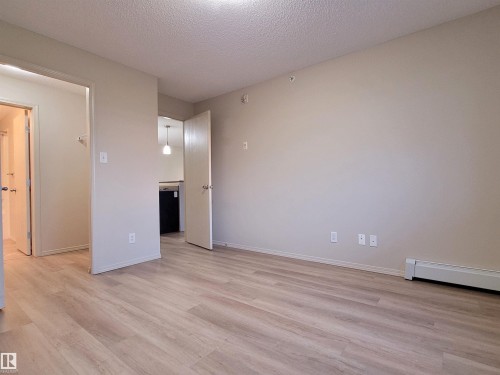 432 1180 Hyndman Road, Edmonton, AB - Indoor Photo Showing Other Room