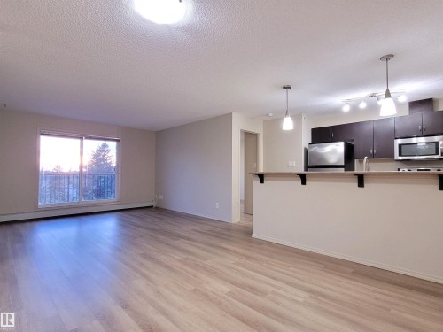 432 1180 Hyndman Road, Edmonton, AB - Indoor Photo Showing Kitchen