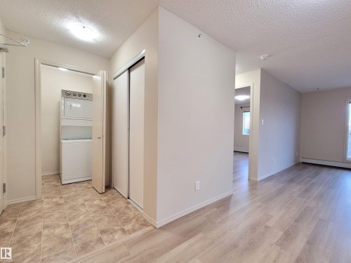 432 1180 Hyndman Road, Edmonton, AB - Indoor Photo Showing Other Room