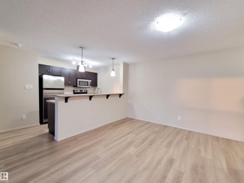 432 1180 Hyndman Road, Edmonton, AB - Indoor Photo Showing Kitchen