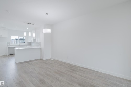 772 Mattson Drive, Edmonton, AB - Indoor Photo Showing Kitchen