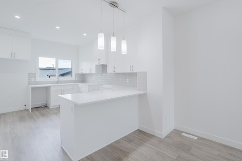 772 Mattson Drive, Edmonton, AB - Indoor Photo Showing Kitchen