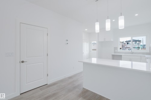 772 Mattson Drive, Edmonton, AB - Indoor Photo Showing Other Room