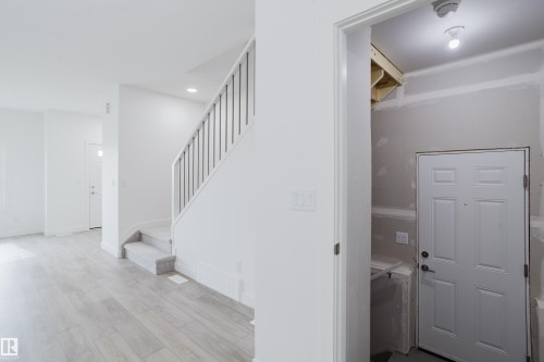 772 Mattson Drive, Edmonton, AB - Indoor Photo Showing Other Room
