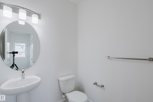 772 Mattson Drive, Edmonton, AB - Indoor Photo Showing Bathroom