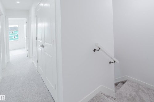 772 Mattson Drive, Edmonton, AB - Indoor Photo Showing Other Room