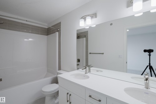 772 Mattson Drive, Edmonton, AB - Indoor Photo Showing Bathroom