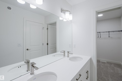772 Mattson Drive, Edmonton, AB - Indoor Photo Showing Bathroom