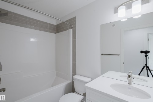 772 Mattson Drive, Edmonton, AB - Indoor Photo Showing Bathroom