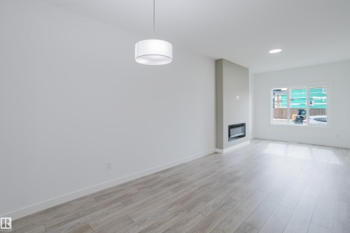 772 Mattson Drive, Edmonton, AB - Indoor With Fireplace