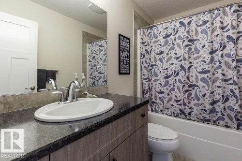 14207 138 Street Nw, Edmonton, AB - Indoor Photo Showing Bathroom