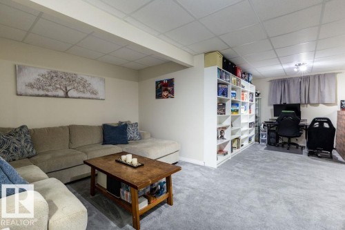 14207 138 Street Nw, Edmonton, AB - Indoor Photo Showing Living Room