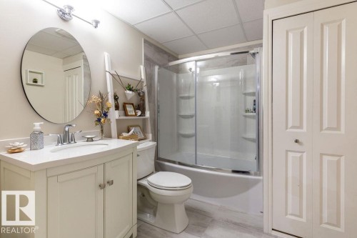 14207 138 Street Nw, Edmonton, AB - Indoor Photo Showing Bathroom