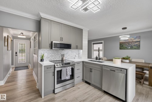 9344 63 Avenue, Edmonton, AB - Indoor Photo Showing Kitchen With Stainless Steel Kitchen With Double Sink With Upgraded Kitchen