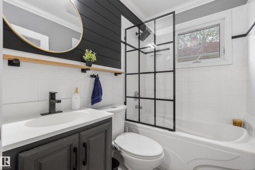 9344 63 Avenue, Edmonton, AB - Indoor Photo Showing Bathroom