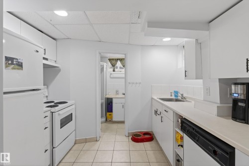 9344 63 Avenue, Edmonton, AB - Indoor Photo Showing Kitchen