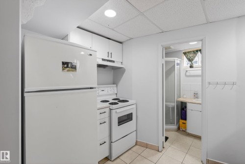 9344 63 Avenue, Edmonton, AB - Indoor Photo Showing Kitchen