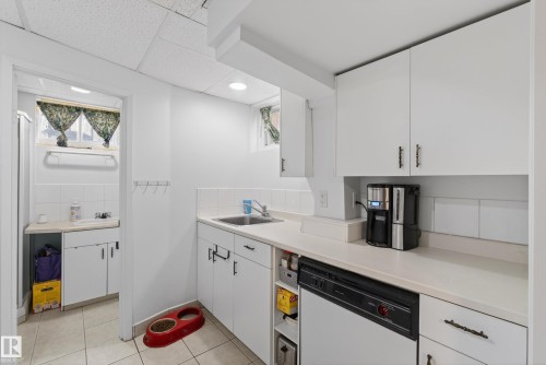 9344 63 Avenue, Edmonton, AB - Indoor Photo Showing Kitchen