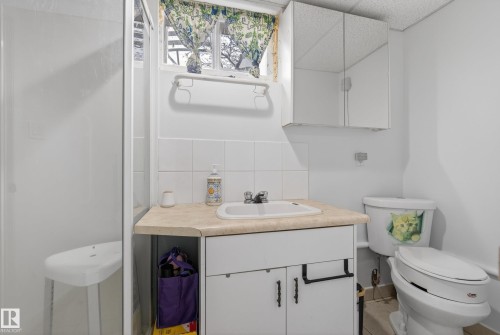 9344 63 Avenue, Edmonton, AB - Indoor Photo Showing Bathroom