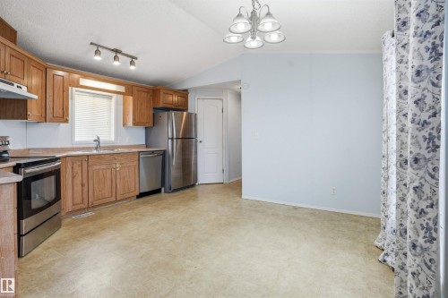 36 Jutland Crescent, Stony Plain, AB - Indoor Photo Showing Kitchen
