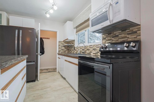 13419 102 Street, Edmonton, AB - Indoor Photo Showing Kitchen