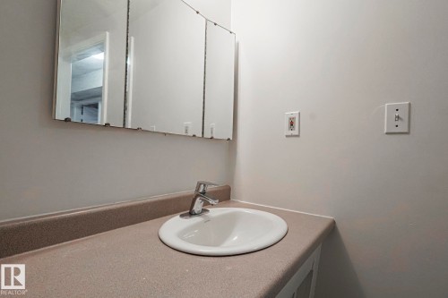 13419 102 Street, Edmonton, AB - Indoor Photo Showing Bathroom