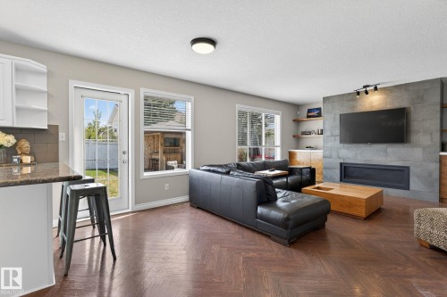 907 115 St Nw, Edmonton, AB 