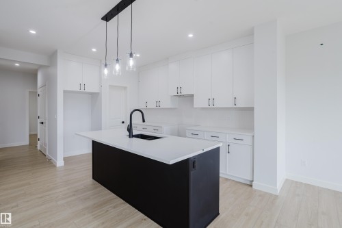 6219 29 Avenue, Edmonton, AB - Indoor Photo Showing Kitchen