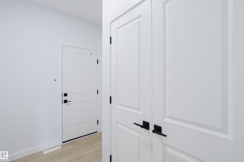 6219 29 Avenue, Edmonton, AB - Indoor Photo Showing Other Room