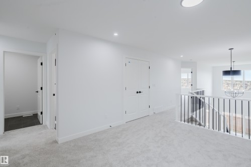 6219 29 Avenue, Edmonton, AB - Indoor Photo Showing Other Room