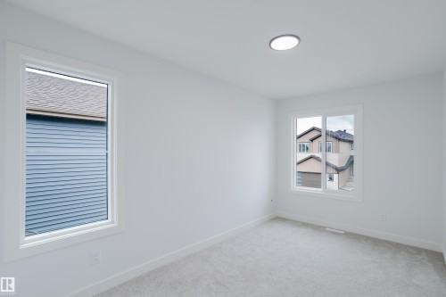 6219 29 Avenue, Edmonton, AB - Indoor Photo Showing Other Room