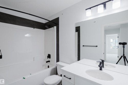 6219 29 Avenue, Edmonton, AB - Indoor Photo Showing Bathroom