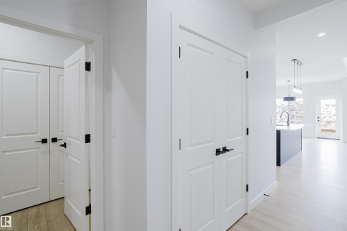 6219 29 Avenue, Edmonton, AB - Indoor Photo Showing Other Room