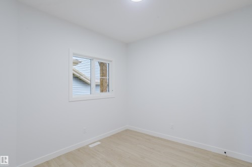 6219 29 Avenue, Edmonton, AB - Indoor Photo Showing Other Room