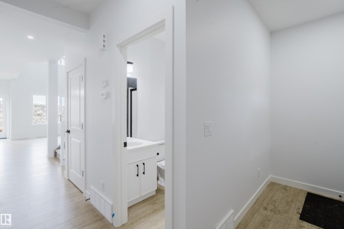 6219 29 Avenue, Edmonton, AB - Indoor Photo Showing Other Room