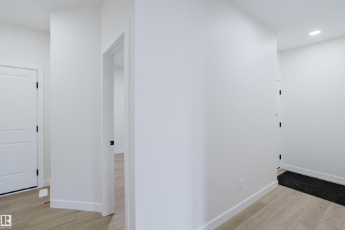 6223 29 Avenue, Edmonton, AB - Indoor Photo Showing Other Room