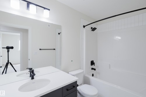 6223 29 Avenue, Edmonton, AB - Indoor Photo Showing Bathroom
