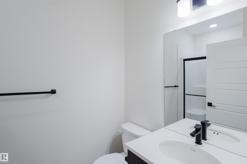 6223 29 Avenue, Edmonton, AB - Indoor Photo Showing Bathroom