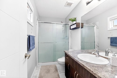 308 42 Avenue, Edmonton, AB - Indoor Photo Showing Bathroom