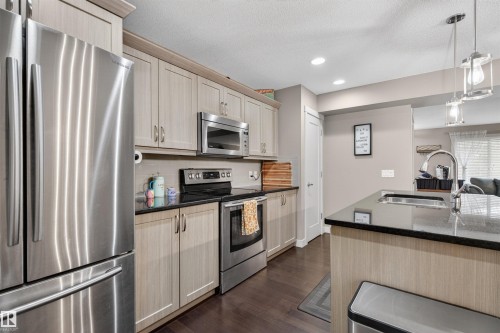1013 162 Street, Edmonton, AB - Indoor Photo Showing Kitchen With Upgraded Kitchen