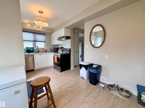 8825 137 Avenue, Edmonton, AB - Indoor Photo Showing Kitchen