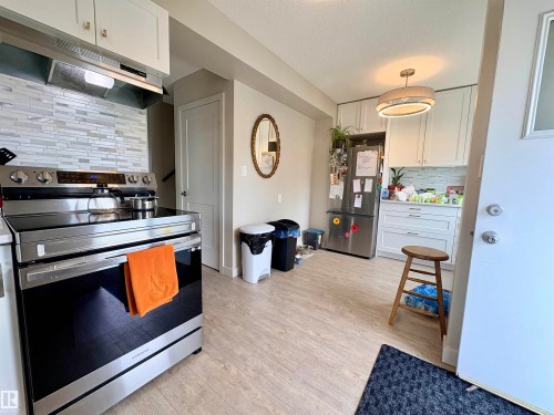 8825 137 Avenue, Edmonton, AB - Indoor Photo Showing Kitchen