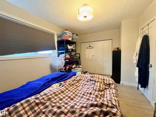 8825 137 Avenue, Edmonton, AB - Indoor Photo Showing Bedroom